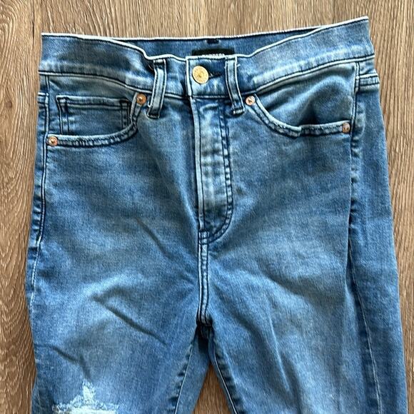 Express High Rise Cropped Skinny Jeans Medium Wash Size 6 Distressed Raw Hem - Picture 3 of 6